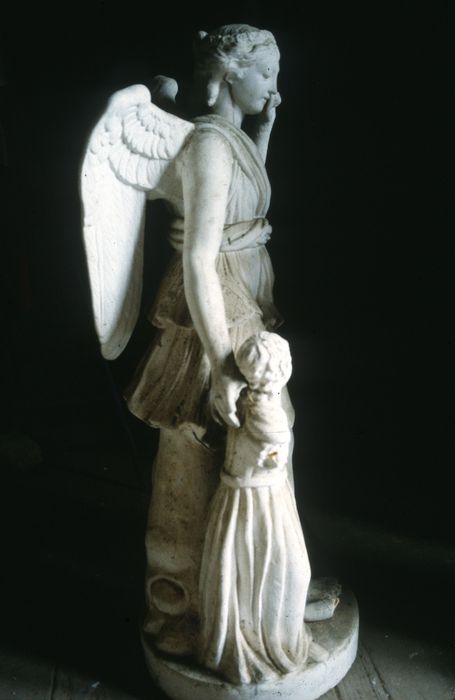 groupe sculpté : Tobie et l'Ange - © Ministère de la Culture (France), Conservation des antiquités et des objets d'art d'Ille-et-Vilaine, tous droits réservés