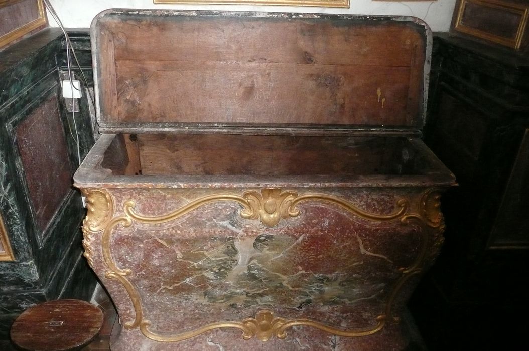 console - © Ministère de la Culture (France), Conservation des antiquités et des objets d'art d'Ille-et-Vilaine, tous droits réservés