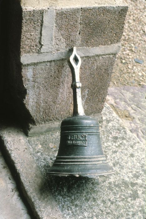 clochette d'autel (clochette d'office) - © Ministère de la Culture (France), Conservation des antiquités et des objets d'art d'Ille-et-Vilaine, tous droits réservés