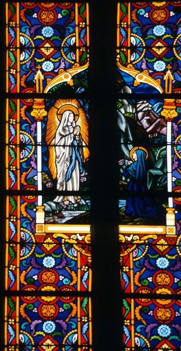 verrière : Apparition de la Vierge à sainte Bernadette