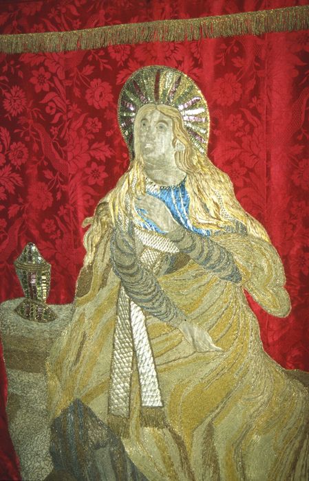 bannière de procession : Marie-Madeleine, détail - © Ministère de la Culture (France), Conservation des antiquités et des objets d'art d'Ille-et-Vilaine, tous droits réservés