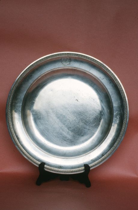 plat - © Ministère de la Culture (France), Conservation des antiquités et des objets d'art d'Ille-et-Vilaine, tous droits réservés