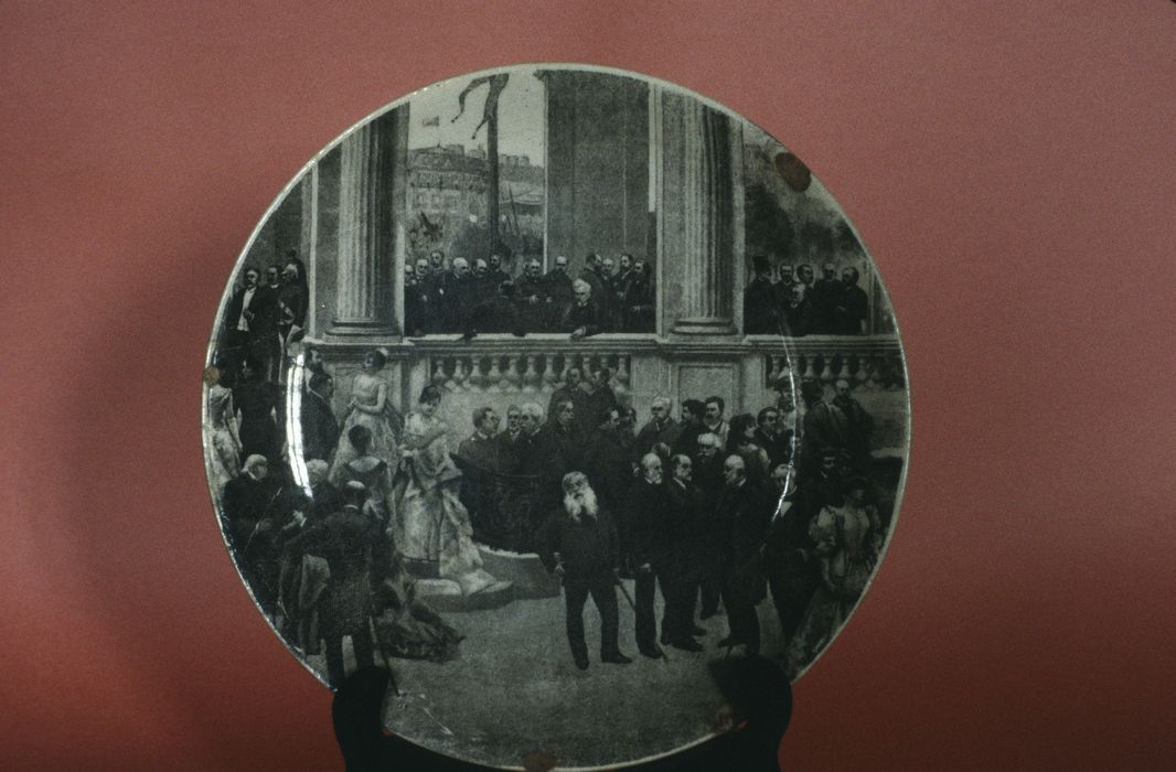 assiette : Panorama du siècle 1789-1889 - © Ministère de la Culture (France), Conservation des antiquités et des objets d’art d’Ille-et-Vilaine - Tous droits réservés