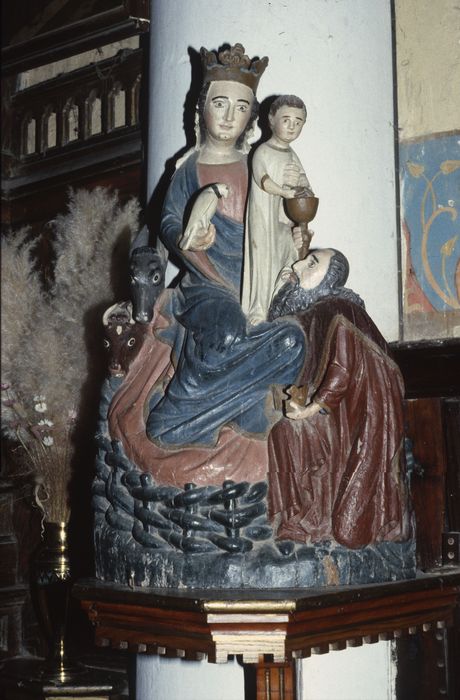 groupe sculpté : Vierge à l'Enfant recevant les offrandes d'un roi mage - © Ministère de la Culture (France), Conservation des antiquités et des objets d’art d’Ille-et-Vilaine - Tous droits réservés