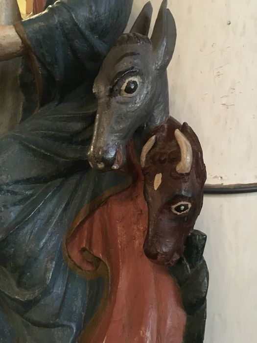groupe sculpté : Vierge à l'Enfant recevant les offrandes d'un roi mage, détail