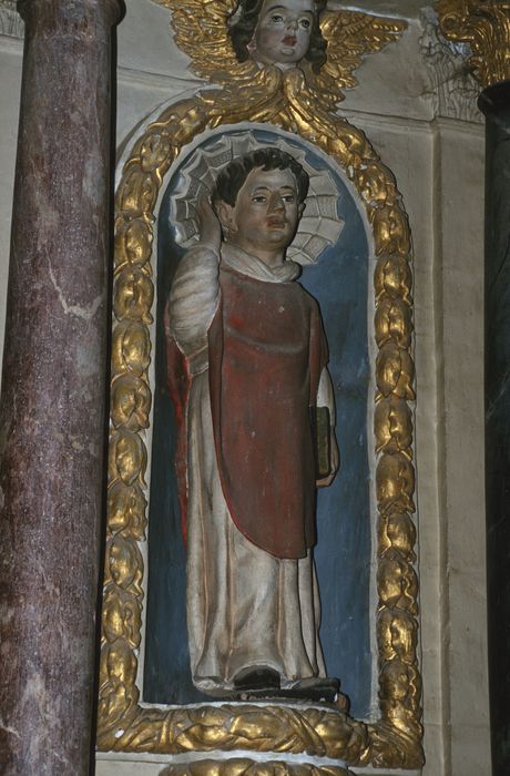 statu : Saint prêtre en chasuble