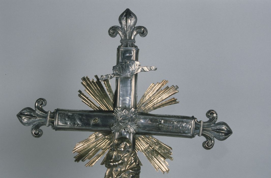 croix de procession, vue partielle