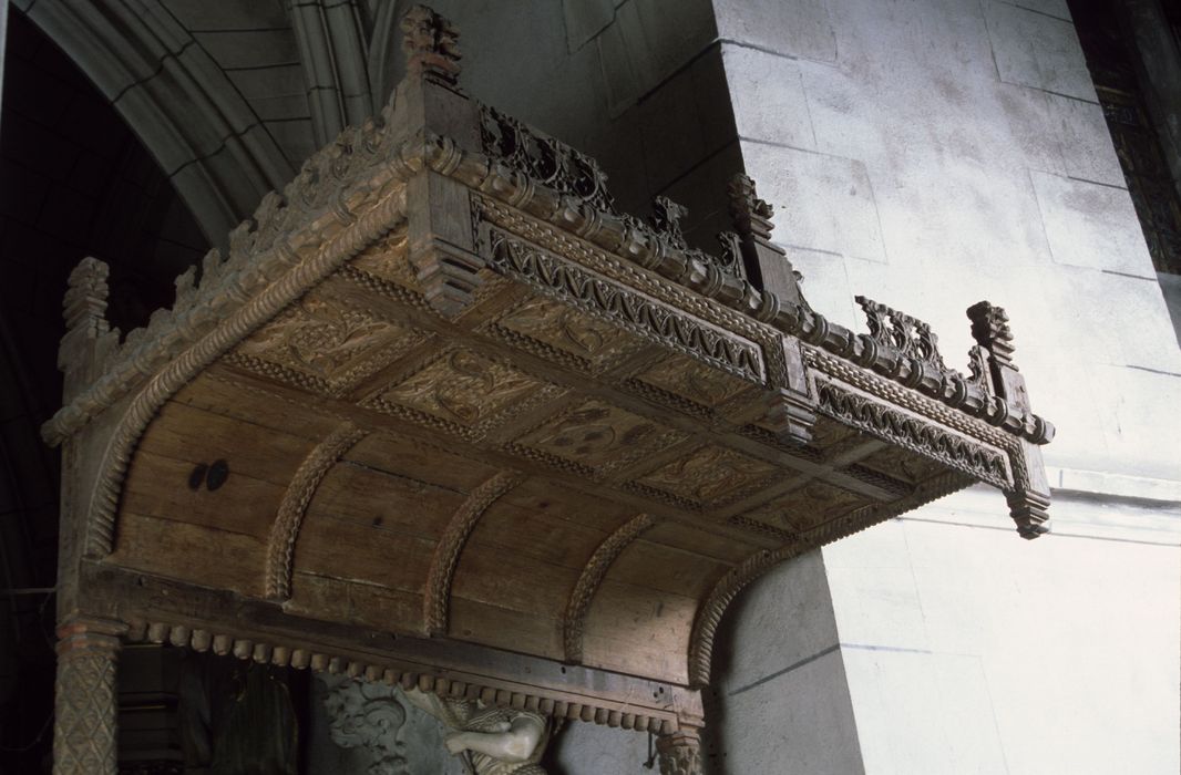 dais de trône pontifical, vue partielle