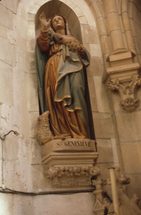 statue : sainte Geneviève - © Ministère de la Culture (France), Conservation des antiquités et des objets d’art d’Ille-et-Vilaine - Tous droits réservés