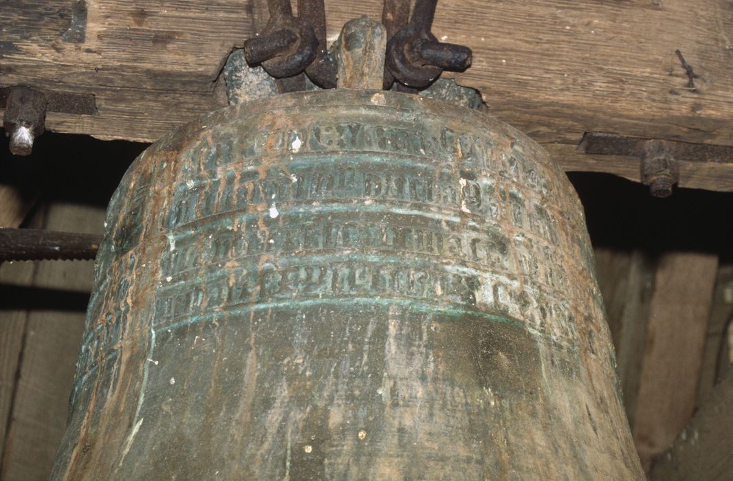 cloche, détail des inscriptions