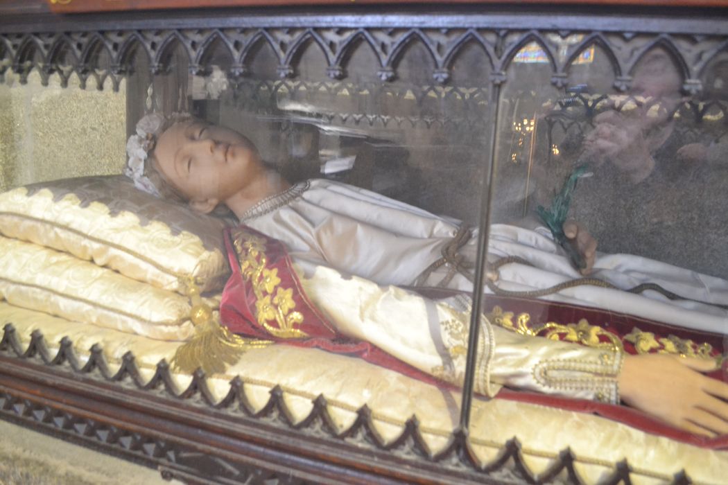 statue : Sainte Viviane, martyre des Catacombes de Rome, vue partielle