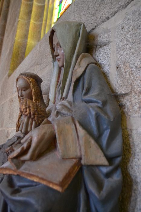 groupe sculpté : sainte Anne et la Vierge, vue partielle