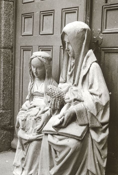 groupe sculpté : sainte Anne et la Vierge, vue partielle