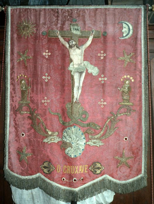 bannière de procession n°1 : Christ en croix - © Ministère de la Culture (France), Conservation des antiquités et des objets d'art d'Ille-et-Vilaine, tous droits réservés