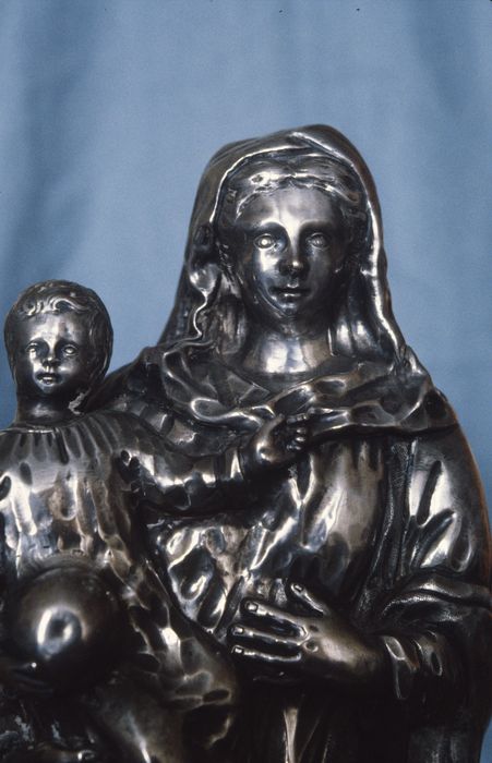 statuette : Vierge à l'Enfant, vue partielle