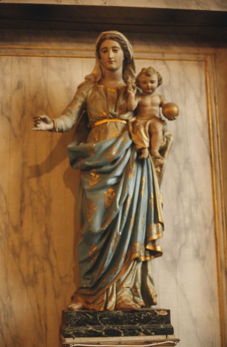 statue : Vierge à l'Enfant