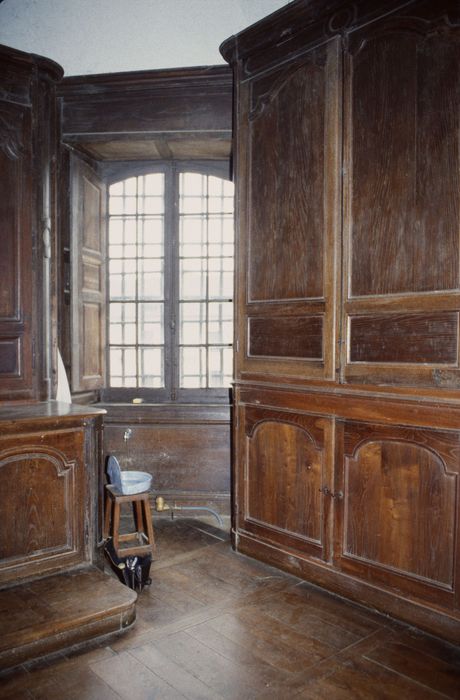 lambris de revêtement (boiseries) de la sacristie, vue partielle - © Ministère de la Culture (France), Conservation des antiquités et des objets d'art d'Ille-et-Vilaine, tous droits réservés