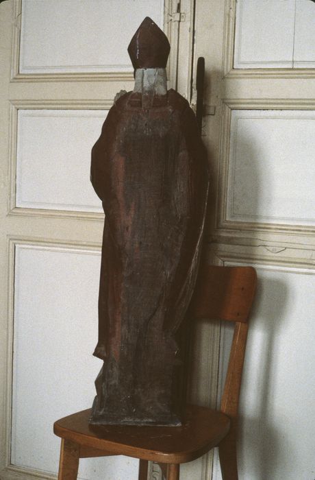 statue : Saint Evêque, revers, vue générale