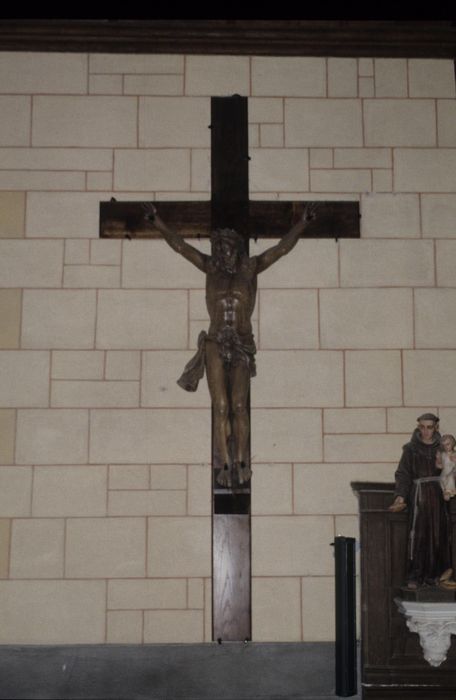 statue : Christ en croix - © Ministère de la Culture (France), Conservation des antiquités et des objets d'art d'Ille-et-Vilaine, tous droits réservés