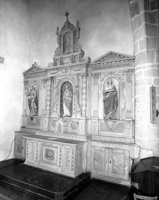 autel, retable, statues : Sainte Catherine d'Alexandrie, sainte Anne, Vierge à l'Enfant, saint Joachim, vue partielle