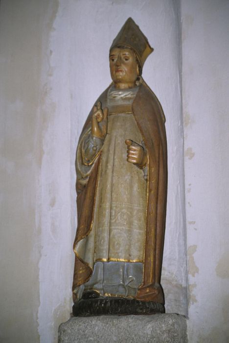 statue : Evêque non identifié