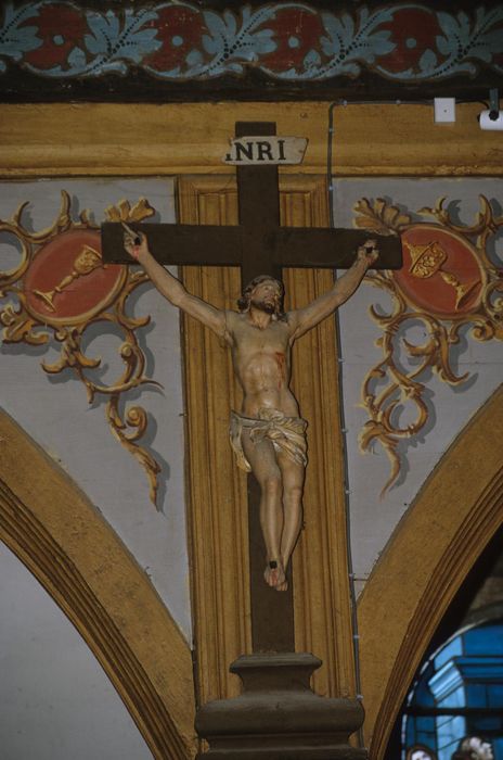 statue : Christ en croix