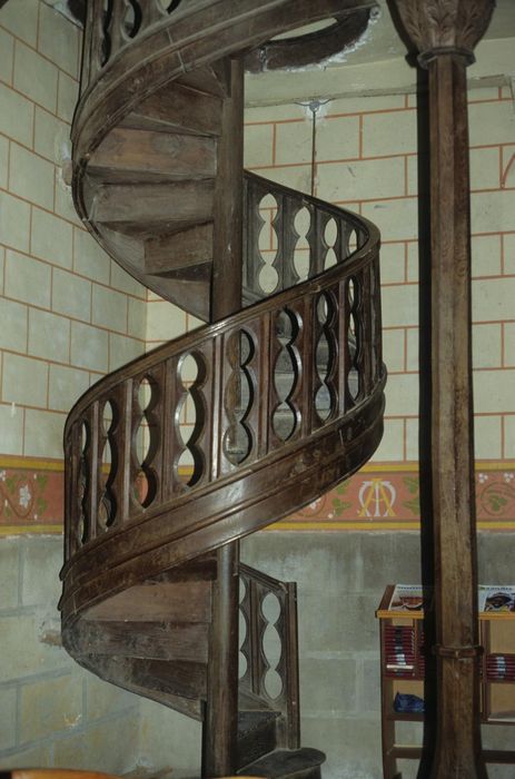 escalier de la tribune, vue partielle - © Ministère de la Culture (France), Conservation des antiquités et des objets d'art d'Ille-et-Vilaine, tous droits réservés