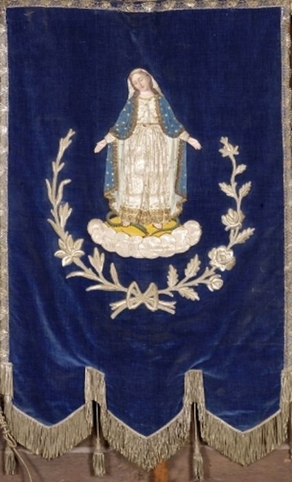 bannière de procession de la Congrégation des Enfants-de-Marie de Mélesse : Immaculée Conception (l') - © Ministère de la Culture (France), Conservation des antiquités et des objets d’art d’Ille-et-Vilaine - Tous droits réservés