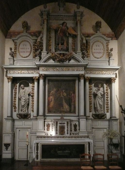 autel (maître-autel), retable, statues : Saint Michel, saint Pierre, saint Paul, tableau : Présentation au temple (la)