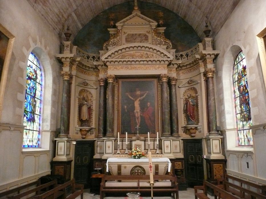 autel (maître-autel), tabernacle, retable, tableau : Crucifixion, statues : Saint Mélaine, saint Pierre - © Ministère de la Culture (France), Conservation des antiquités et des objets d’art d’Ille-et-Vilaine - Tous droits réservés