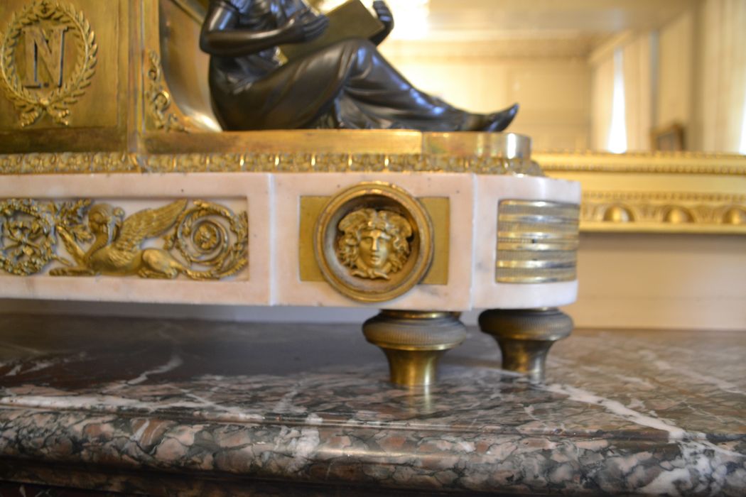 pendule, détail - © Ministère de la Culture (France), Conservation des antiquités et des objets d’art d’Ille-et-Vilaine - Tous droits réservés