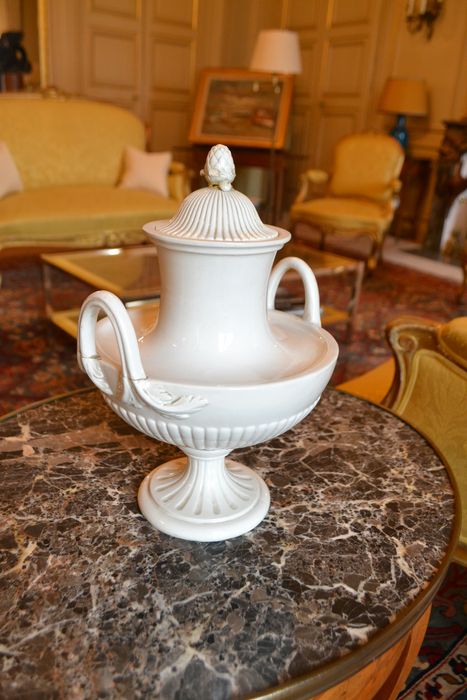 vase décoratif - © Ministère de la Culture (France), Conservation des antiquités et des objets d'art d'Ille-et-Vilaine, tous droits réservés