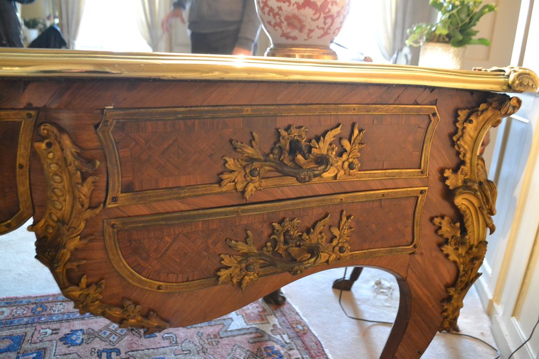 bureau, détail des tiroirs de droite