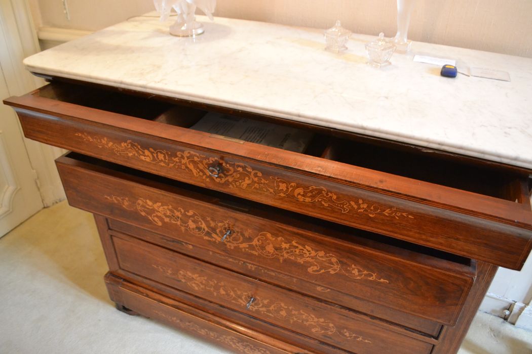 commode, vue partielle