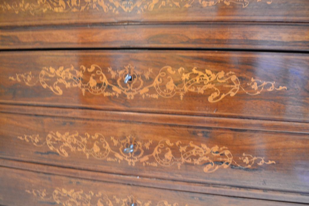 commode, détail  des tiroirs de façade 