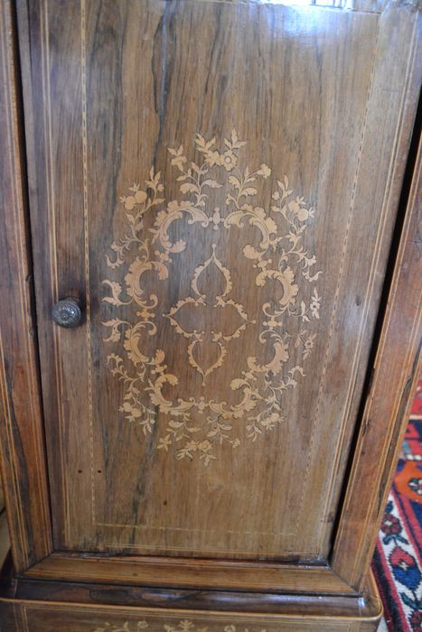 table de nuit, détail