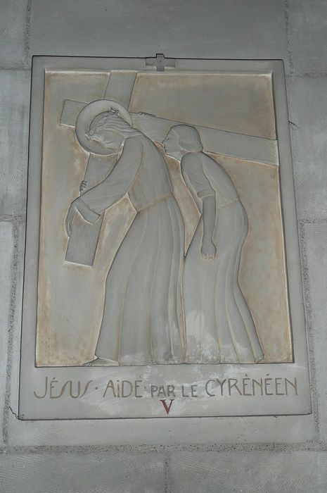 chemin de croix : Détail de la station 5 : Jésus aidé par le Cyrénéen