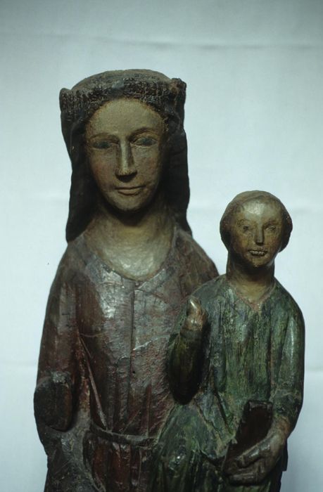 statue : Vierge à l'Enfant, vue partielle