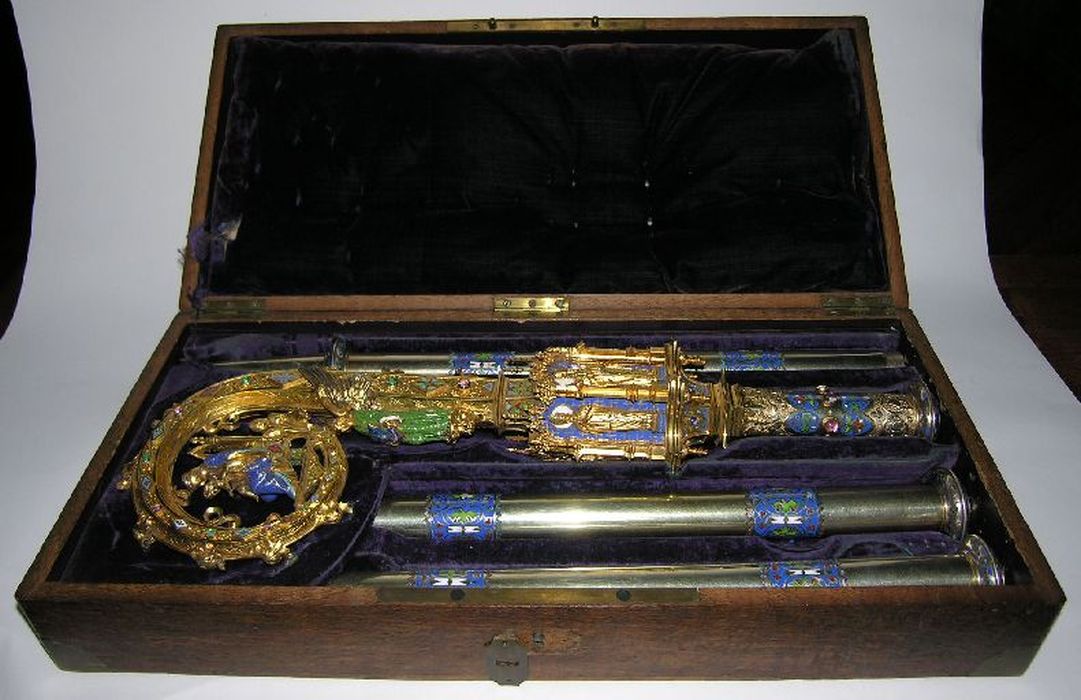 crosse pastorale de monseigneur Brossais-Saint-Marc avec son boîte