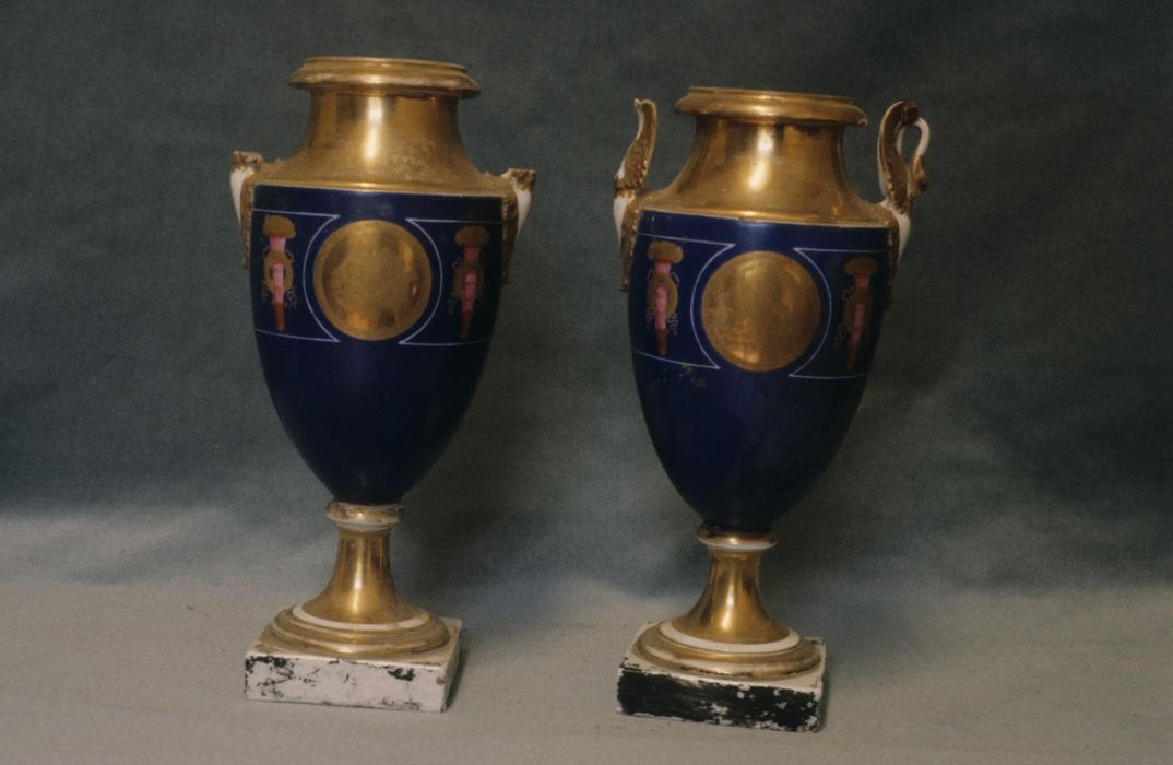 vases décoratifs (paire) - © Ministère de la Culture (France), Conservation des antiquités et des objets d'art d'Ille-et-Vilaine, tous droits réservés