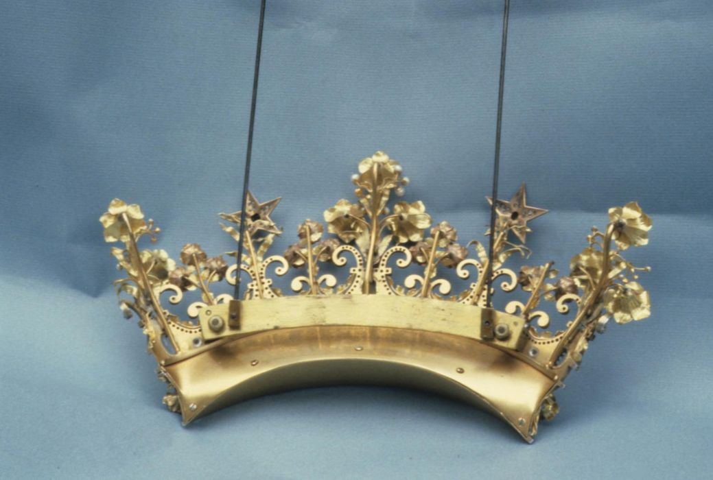 couronne de tableau de la Vierge à l'Enfant, revers, vue générale - © Ministère de la Culture (France), Conservation des antiquités et des objets d'art d'Ille-et-Vilaine, tous droits réservés