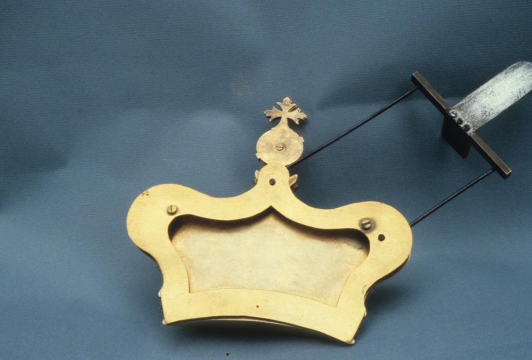 couronne de tableau de l'Enfant Jésus, revers, vue générale - © Ministère de la Culture (France), Conservation des antiquités et des objets d’art d’Ille-et-Vilaine - Tous droits réservés