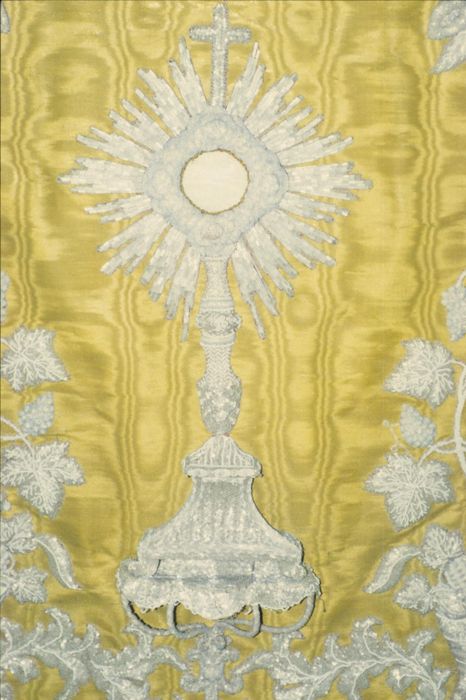 voile d'exposition du Saint-Sacrement, détail - © Ministère de la Culture (France), Conservation des antiquités et des objets d'art d'Ille-et-Vilaine, tous droits réservés
