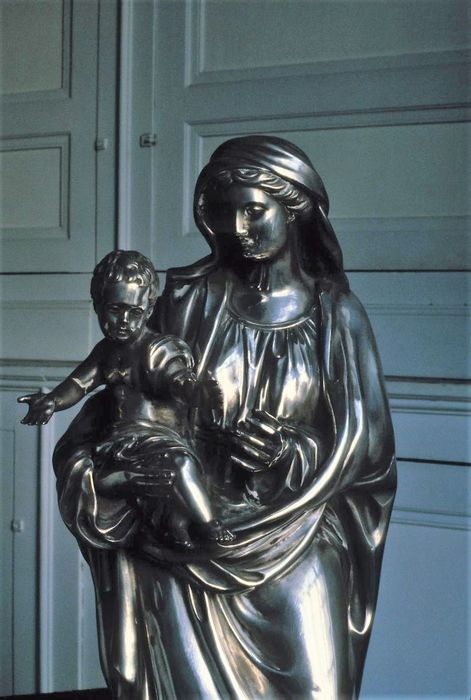 statue : Vierge à l'Enfant, vue partielle - © Ministère de la Culture (France), Conservation des antiquités et des objets d'art d'Ille-et-Vilaine, tous droits réservés