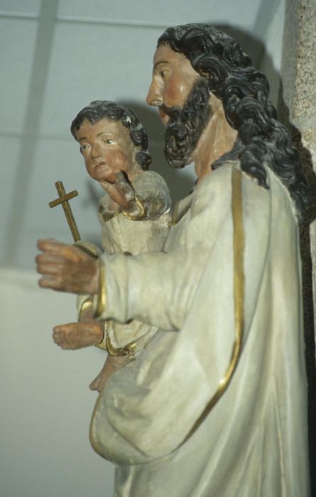statue : Saint Joseph et l'Enfant, profil gauche, vue partielle - © Ministère de la Culture (France), Conservation des antiquités et des objets d’art d’Ille-et-Vilaine - Tous droits réservés
