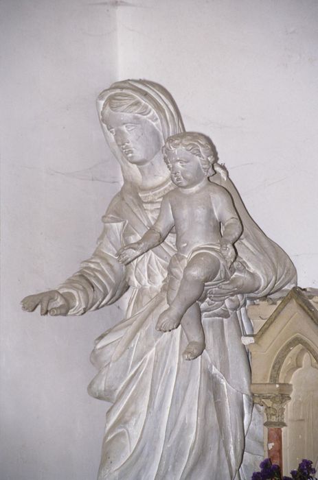 statue : Vierge à l'Enfant, vue partielle - © Ministère de la Culture (France), Conservation des antiquités et des objets d’art d’Ille-et-Vilaine - Tous droits réservés