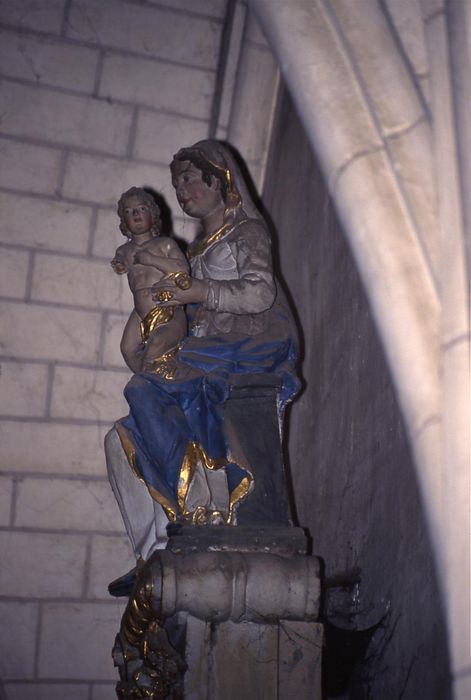 statue : Vierge à l'Enfant