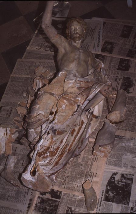 statue du retable du maître-autel : Christ (?)