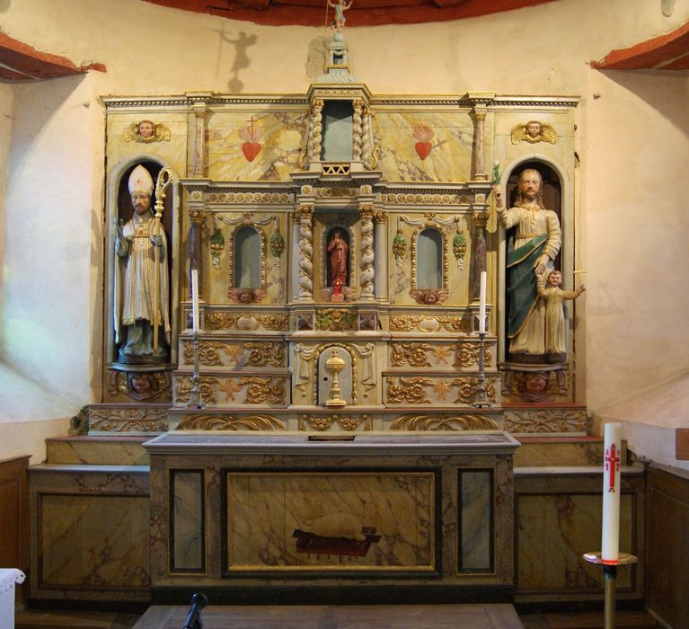 autel (maître-autel), son retable, statues : Saint Joseph et l'Enfant Jésus et Saint Guillaume