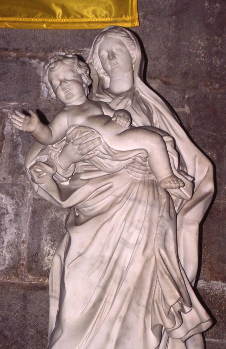 statue dite Vierge-Consolatrice : Vierge à l'Enfant, vue partielle